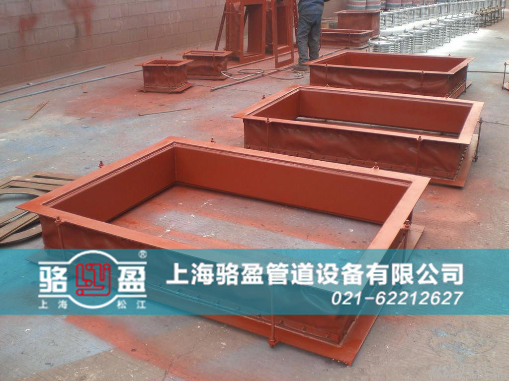 香港機(jī)場矩形非金屬<a href=http://www.dzynet.com target=_blank class=infotextkey>補(bǔ)償器</a>噴涂環(huán)節(jié)